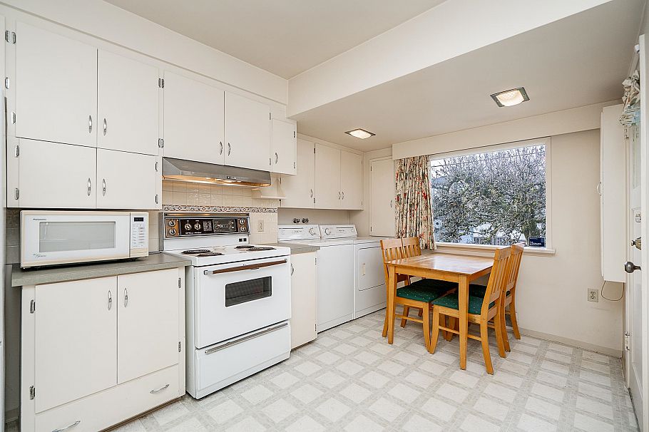 1969 W 43rd Avenue Vancouver, BC - 10