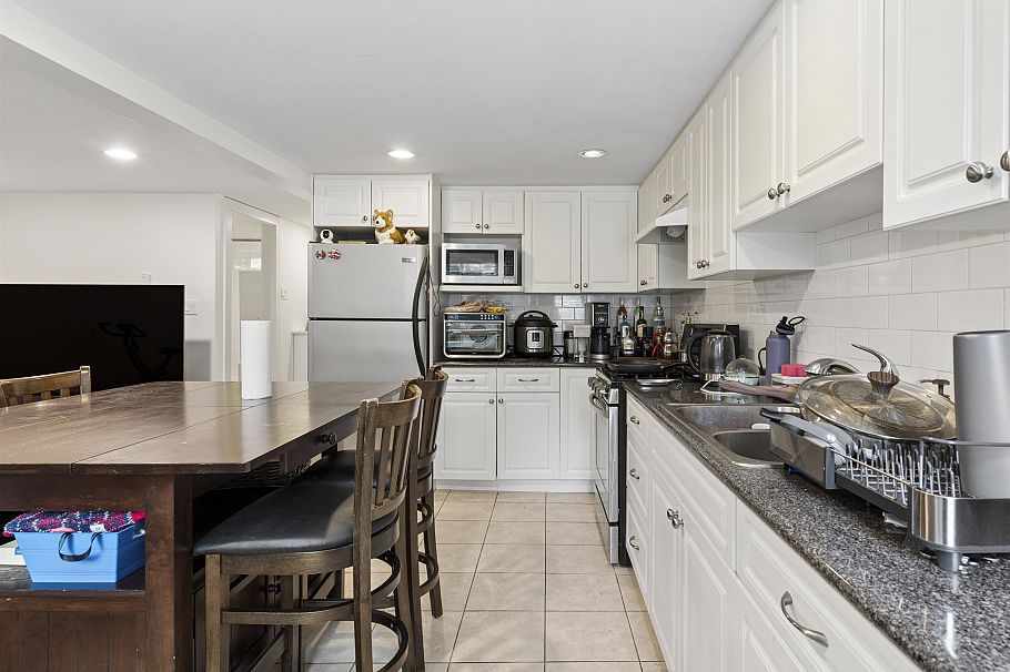 338 E 20th Avenue Vancouver, BC - 31