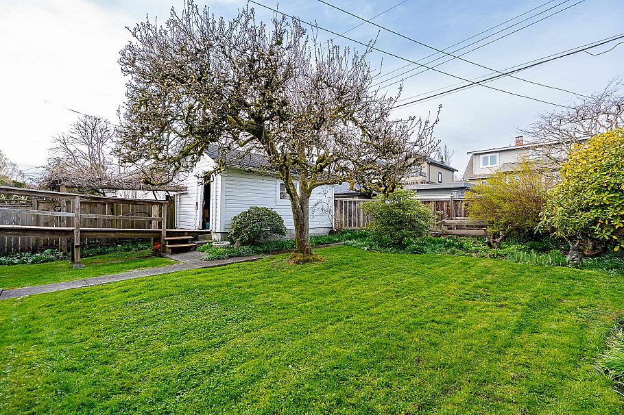 1969 W 43rd Avenue Vancouver, BC - 16