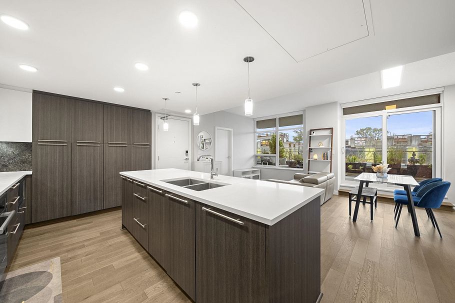 401 5033 Cambie Street Vancouver, BC - 5