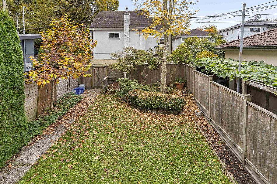338 E 20th Avenue Vancouver, BC - 36