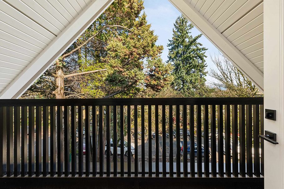 1220 E 11th Avenue Vancouver, BC - 22
