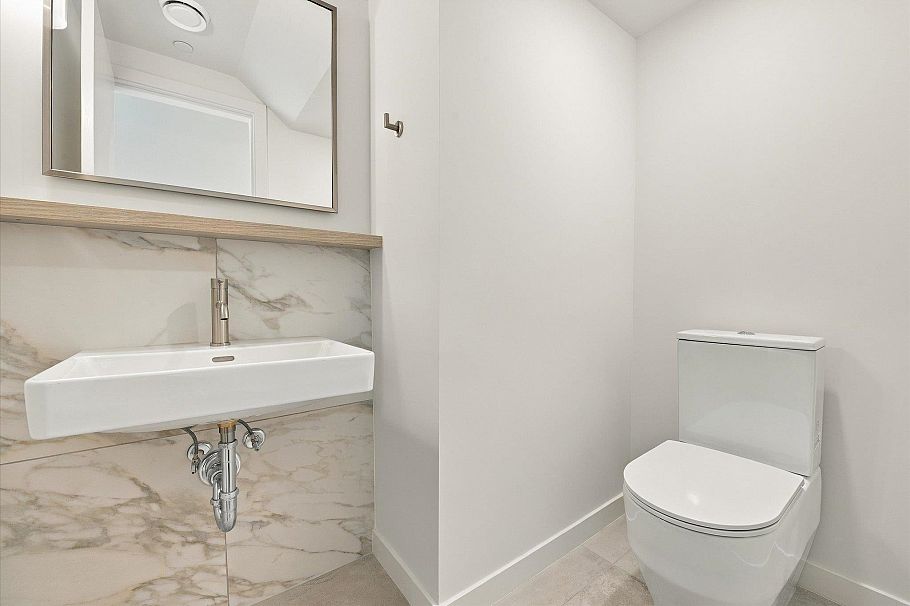 110 954 Lytton Street North Vancouver, BC - 17