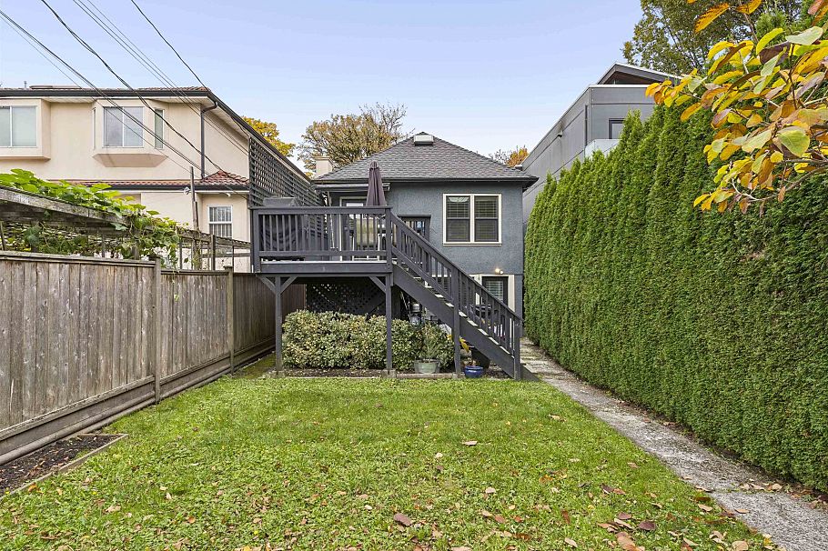 338 E 20th Avenue Vancouver, BC - 37