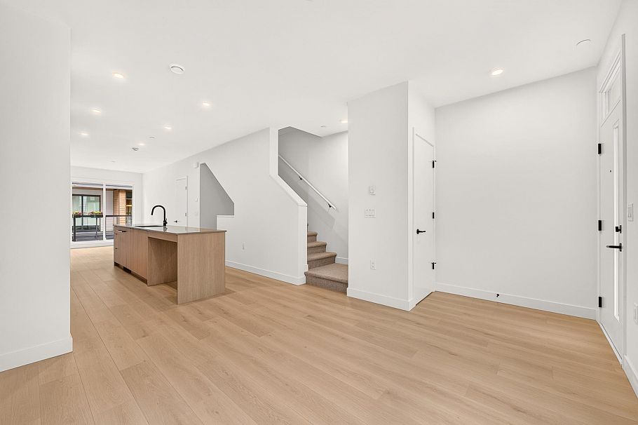 102 932 Lytton Street North Vancouver, BC - 4