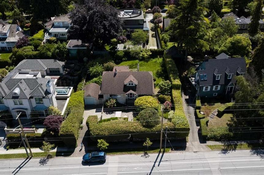 4674 W 4th Avenue Vancouver, BC - 3