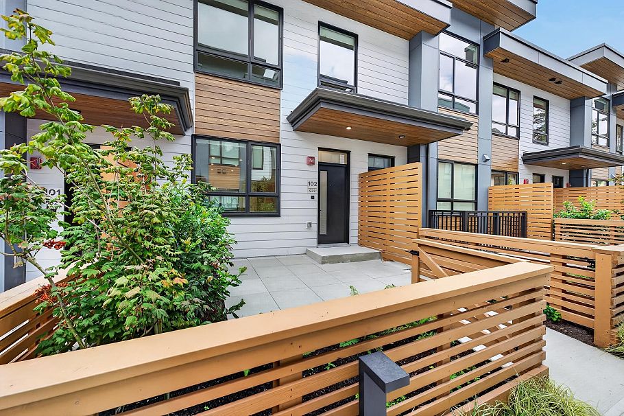 102 932 Lytton Street North Vancouver, BC - 1