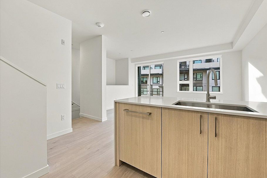 110 954 Lytton Street North Vancouver, BC - 9