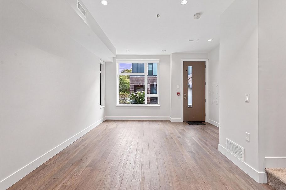 7615 Yukon Street Vancouver, BC - 2