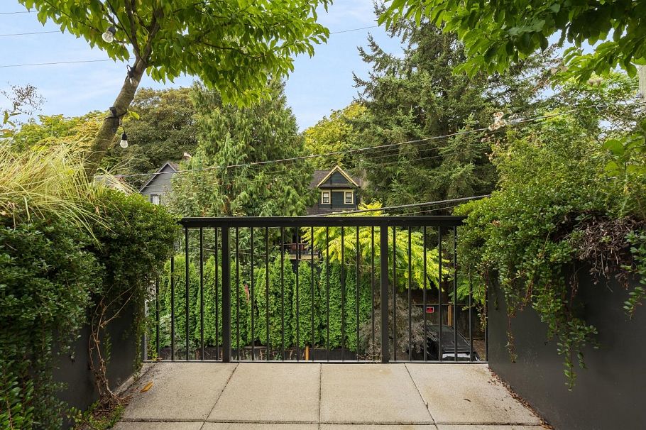 212 2520 Guelph Street Vancouver, BC - 19