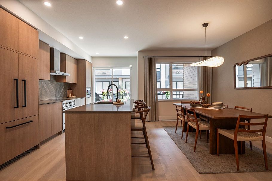 103 934 Lytton Street North Vancouver, BC - 2