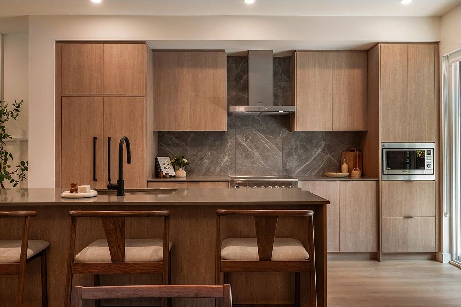 103 934 Lytton Street North Vancouver, BC - 1
