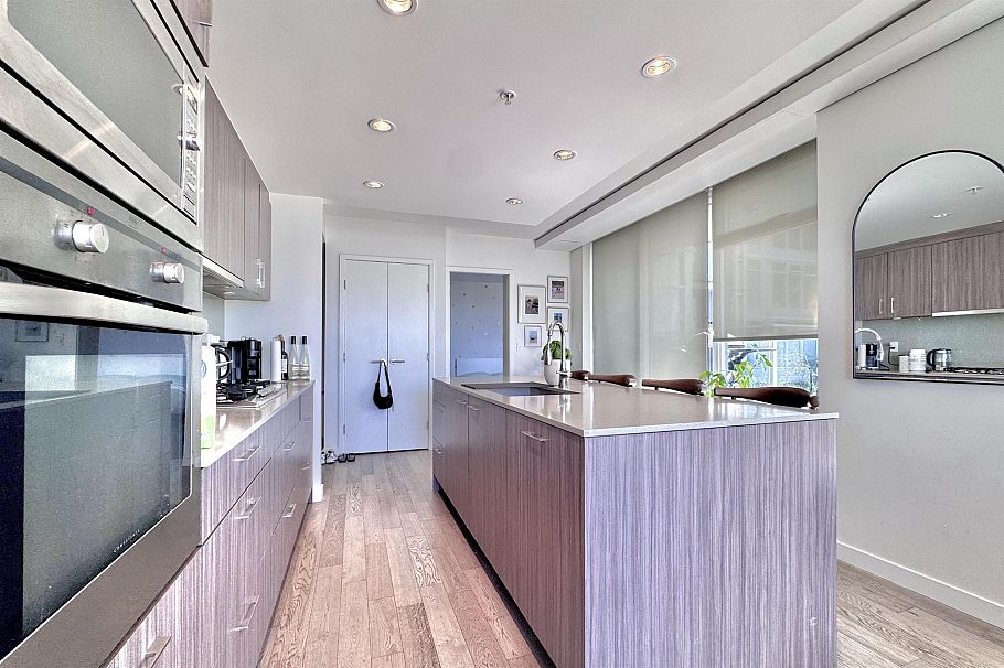 503 2411 Heather Street Vancouver, BC - 4