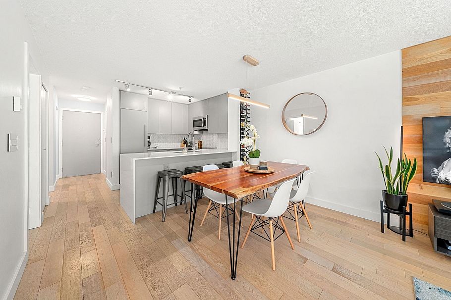 404 124 W 3rd Street North Vancouver, BC - 25