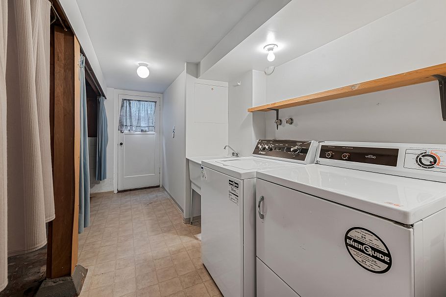 3039 W 20th Avenue Vancouver, BC - 34