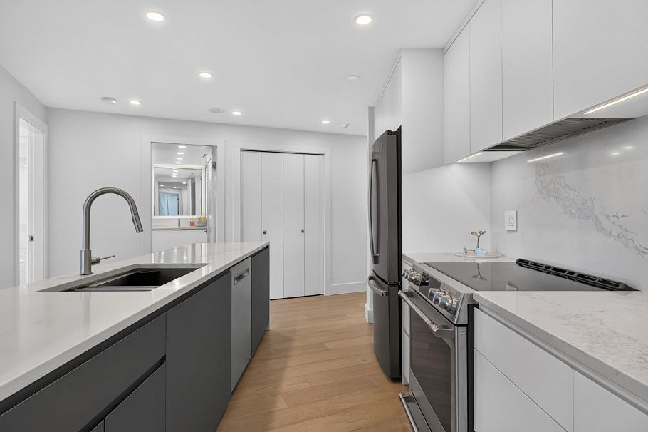 903 995 Roche Point Drive North Vancouver, BC - 2