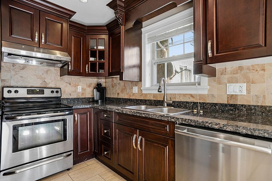 768 E 11th Avenue Vancouver, BC - 12
