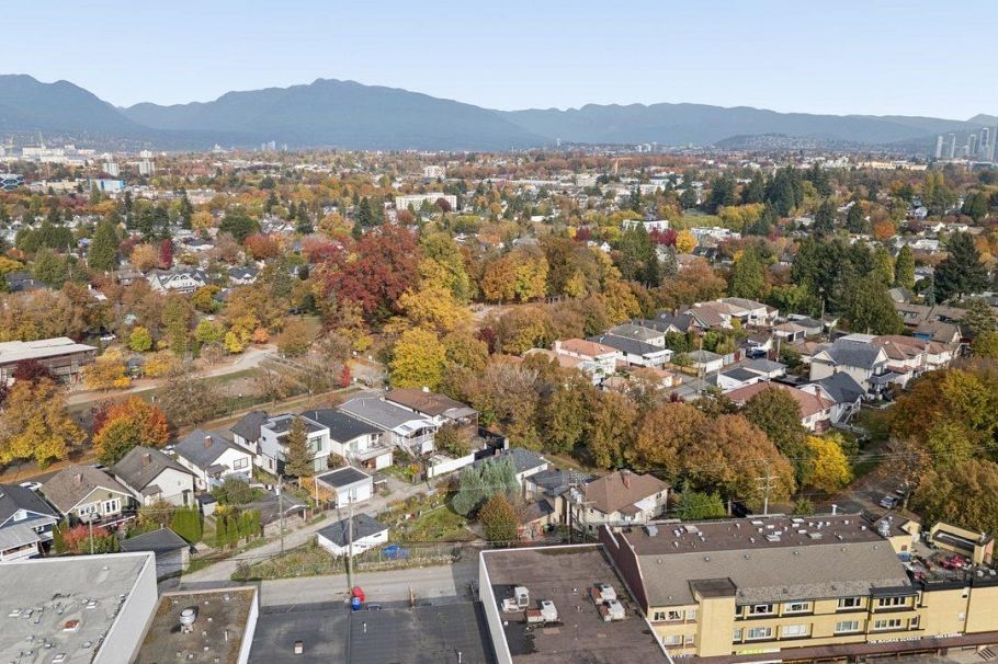 1104 E 18th Avenue Vancouver, BC - 39
