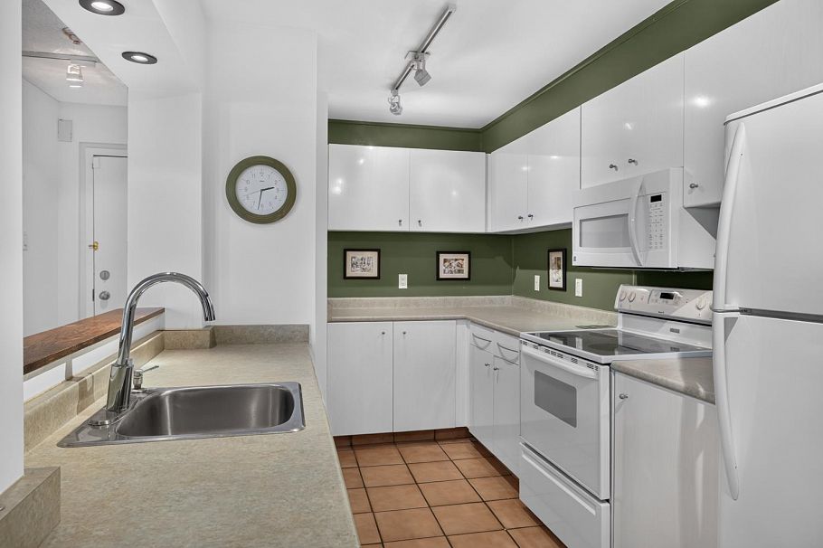 203 1080 Broughton Street Vancouver, BC - 8