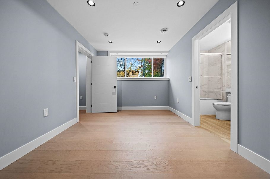 1 2557 W King Edward Avenue Vancouver, BC - 15