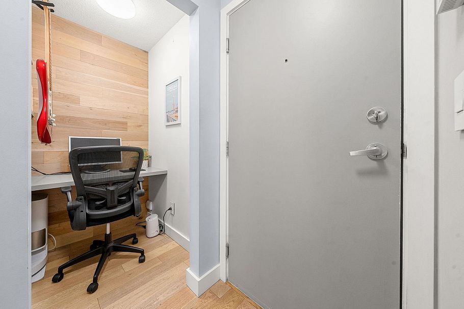 404 124 W 3rd Street North Vancouver, BC - 32