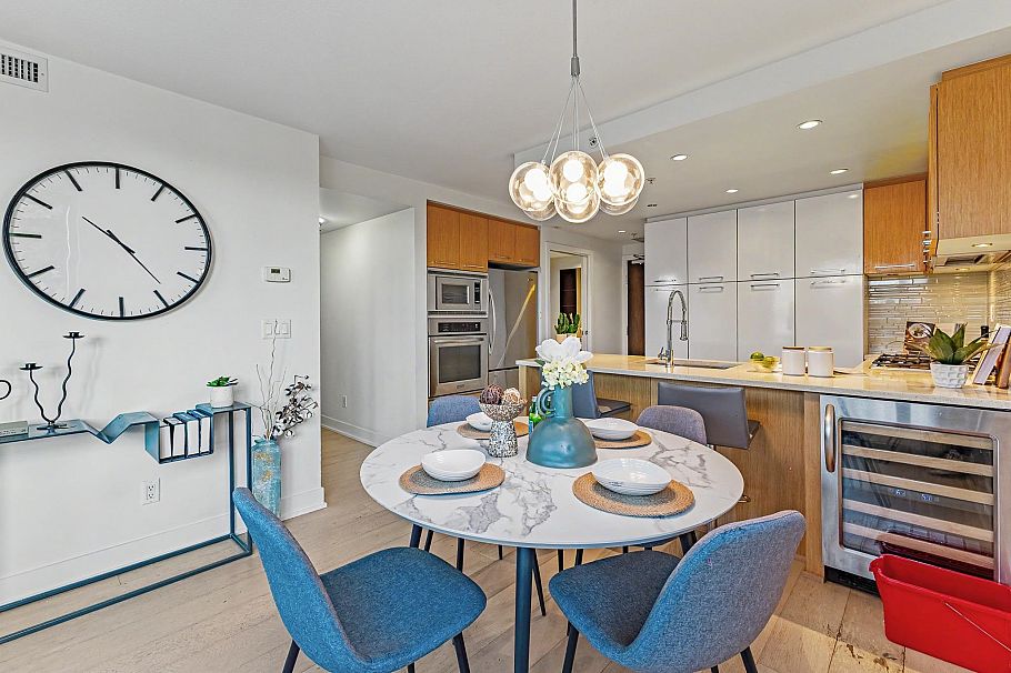 207 1680 W 4th Avenue Vancouver, BC - 4