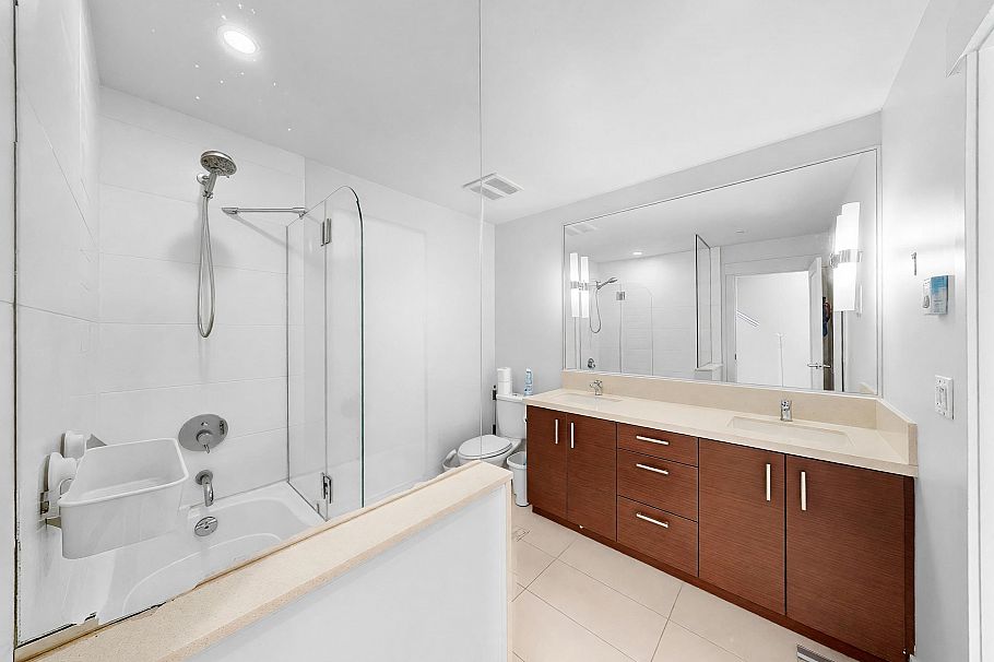 5978 Oak Street Vancouver, BC - 11