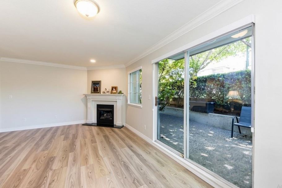 7 249 E 4th Street North Vancouver, BC - 1