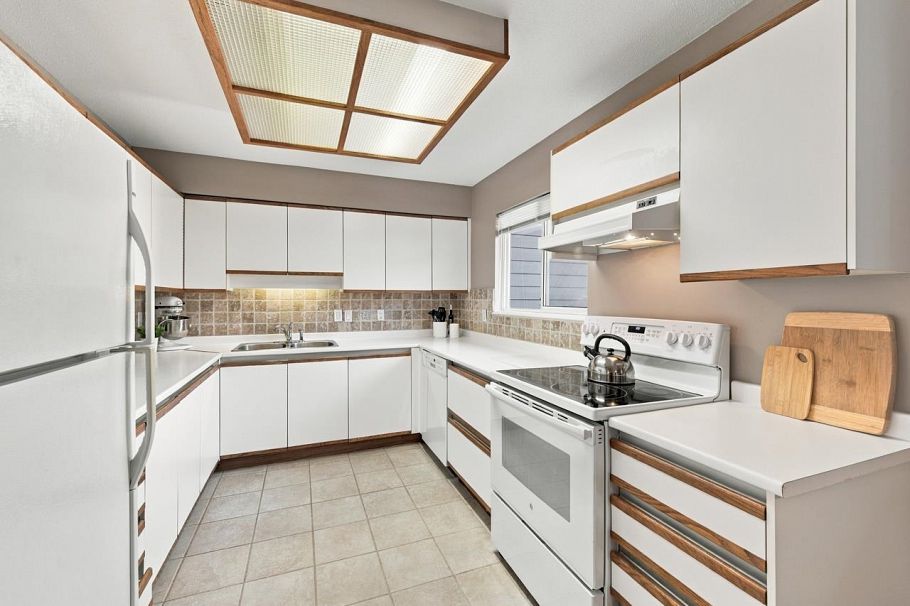 806 Roche Point Drive North Vancouver, BC - 17