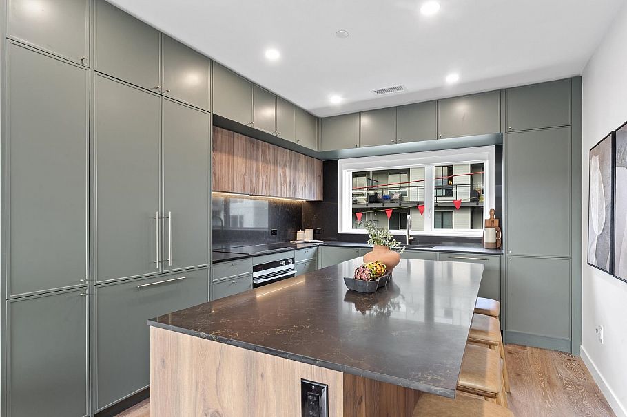 235 602 E 2nd Street North Vancouver, BC - 1
