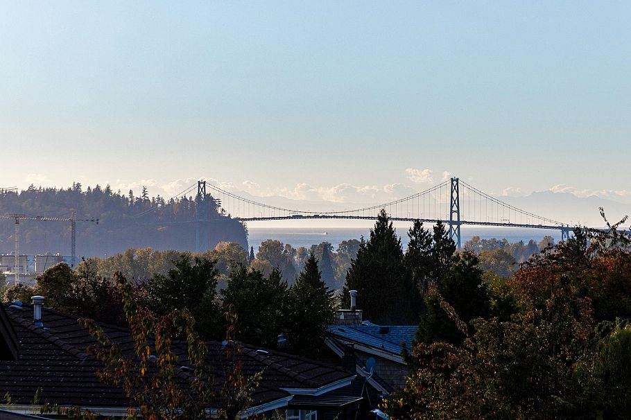 1417 Jones Avenue North Vancouver, BC - 25