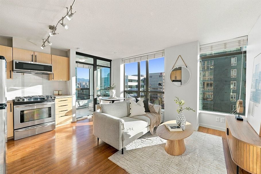 709 1068 W Broadway Vancouver, BC - 1