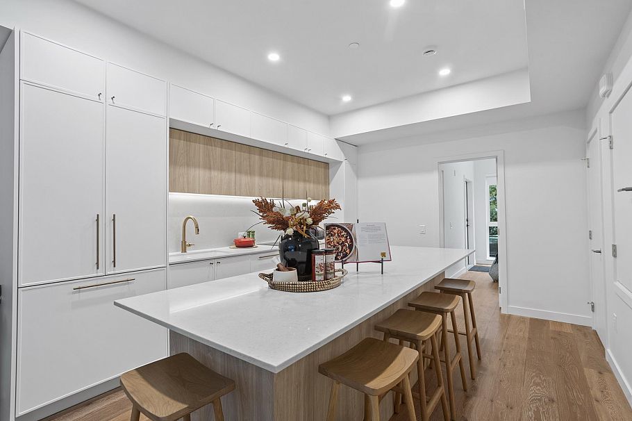 136 602 E 2nd Street North Vancouver, BC - 2