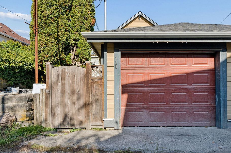 768 E 11th Avenue Vancouver, BC - 32