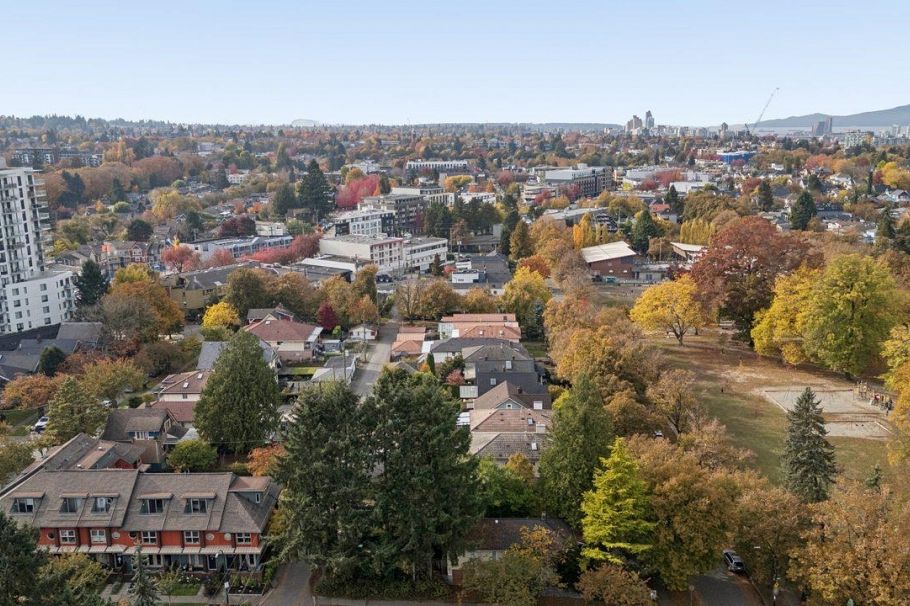 1104 E 18th Avenue Vancouver, BC - 37