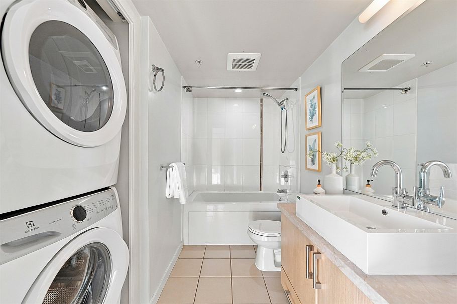 709 1068 W Broadway Vancouver, BC - 23