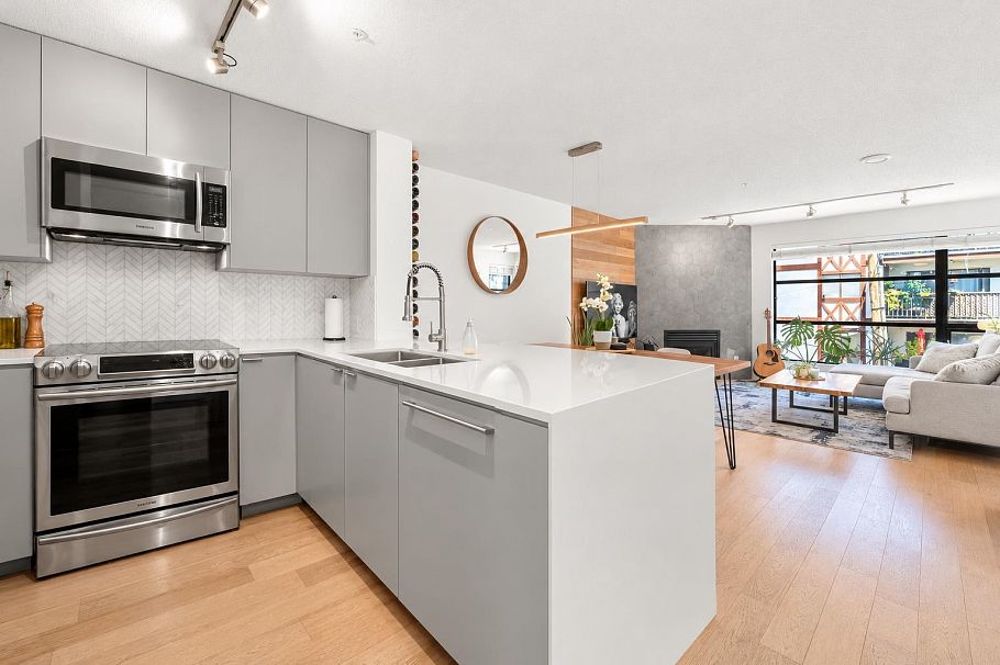 404 124 W 3rd Street North Vancouver, BC - 4
