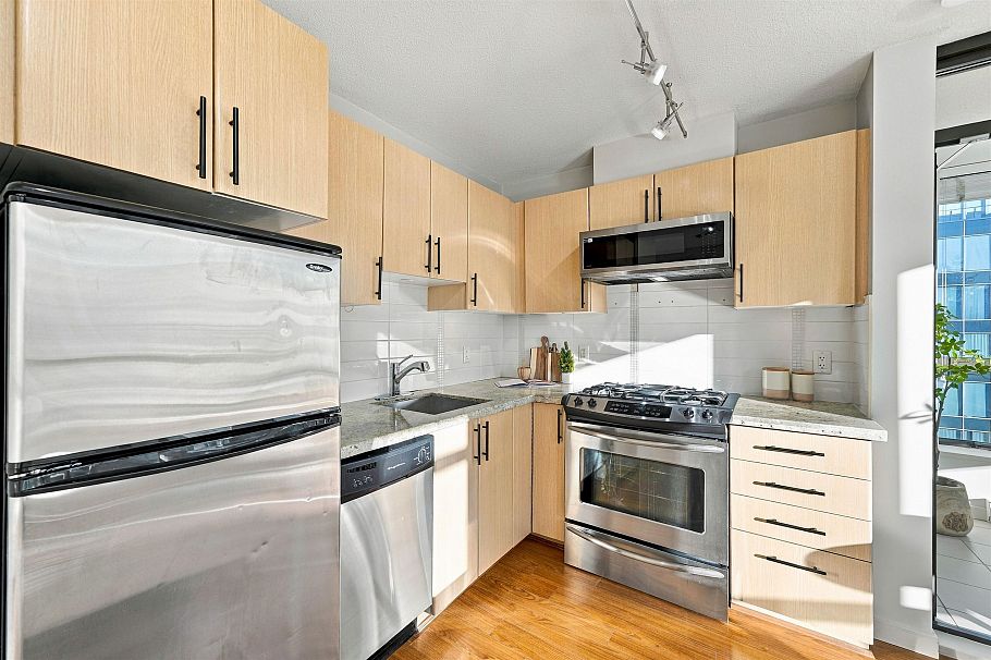 709 1068 W Broadway Vancouver, BC - 16