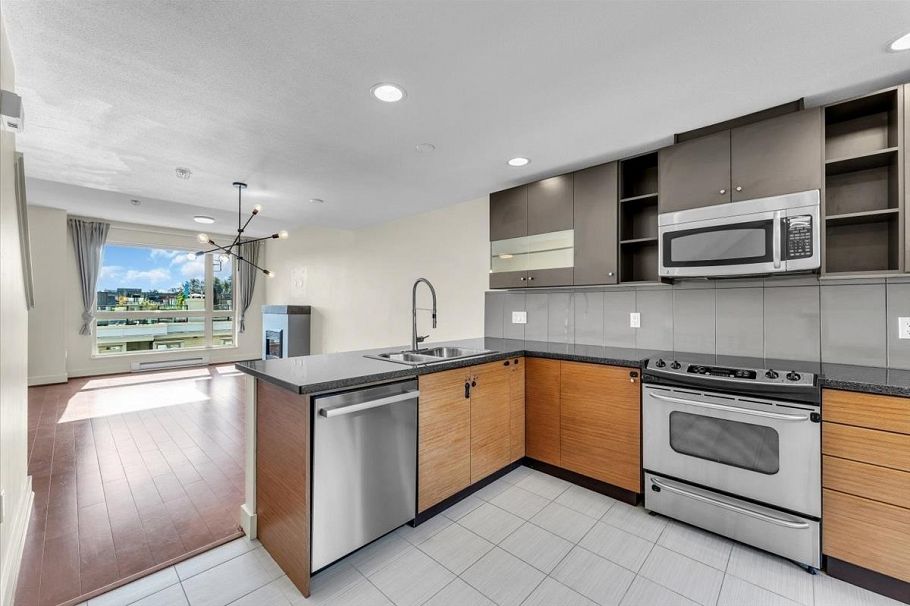 64 728 W 14th Street North Vancouver, BC - 13