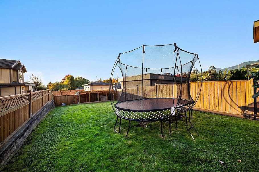 1417 Jones Avenue North Vancouver, BC - 28