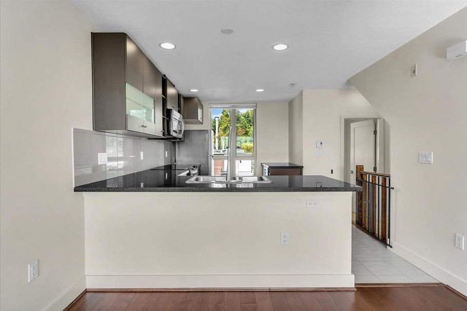 64 728 W 14th Street North Vancouver, BC - 10