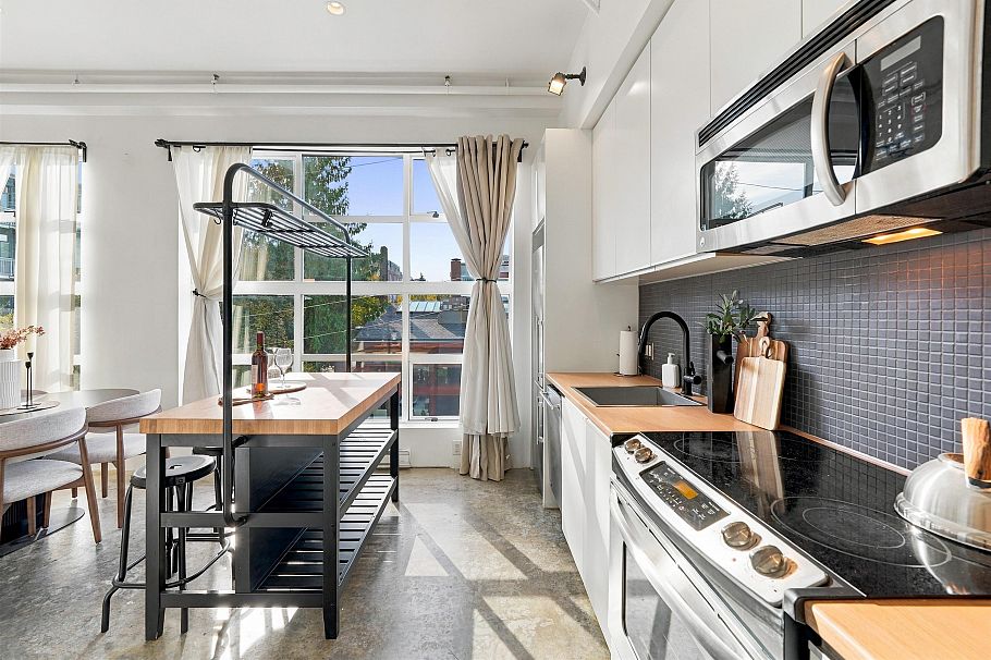 307 272 E 4th Avenue Vancouver, BC - 9