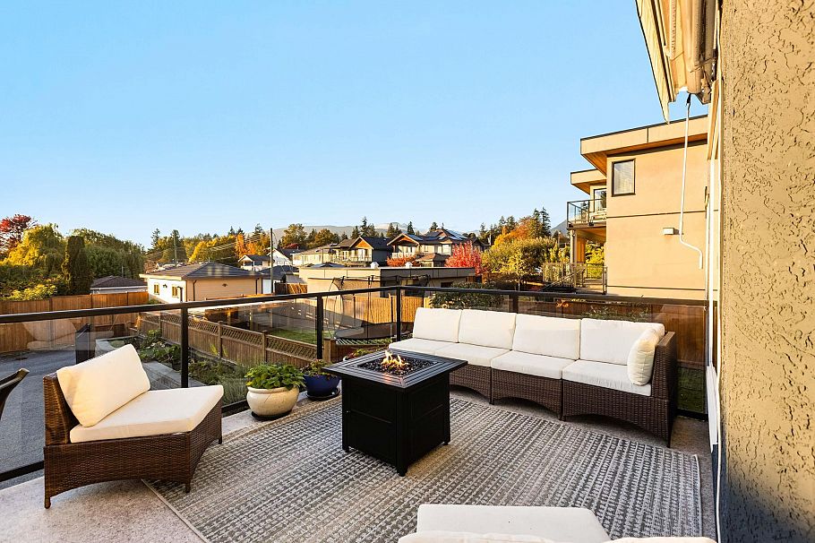 1417 Jones Avenue North Vancouver, BC - 23