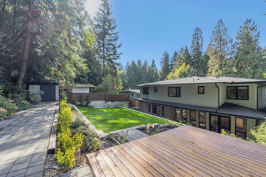 4324 Glencanyon Drive North Vancouver, BC - 32