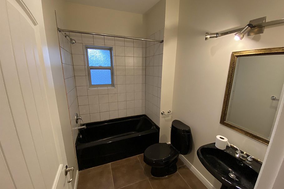 2638 Charles Street Vancouver, BC - 32
