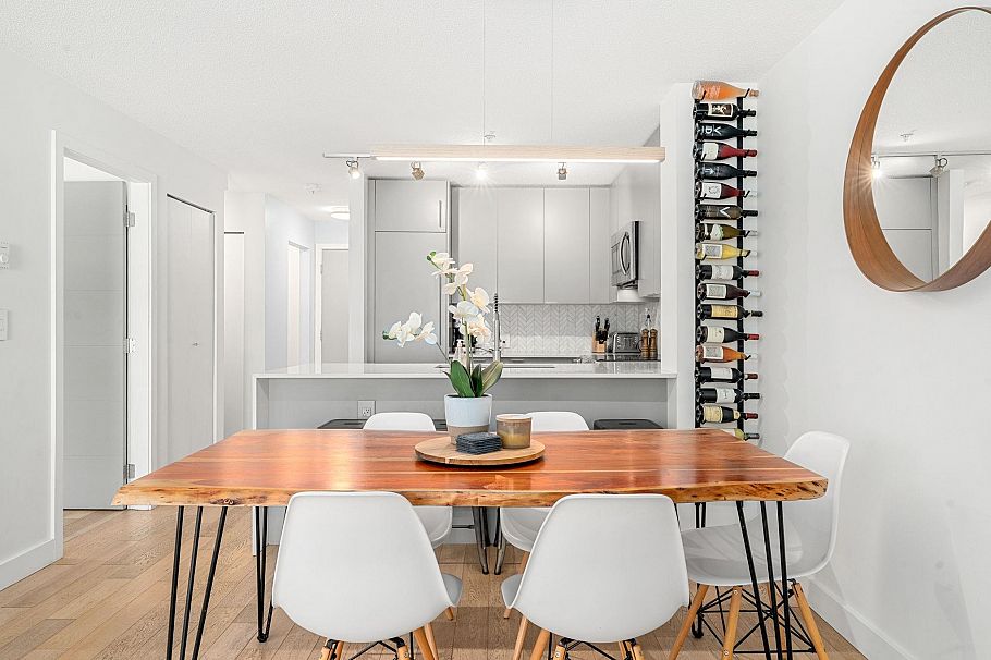 404 124 W 3rd Street North Vancouver, BC - 3