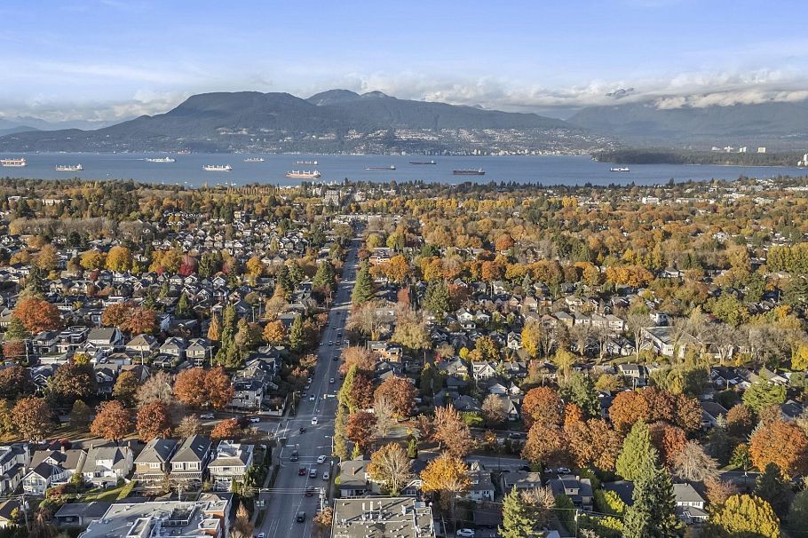3588 W King Edward Avenue Vancouver, BC - 36