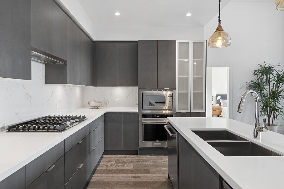 507 3602 Aldercrest Drive North Vancouver, BC - 8