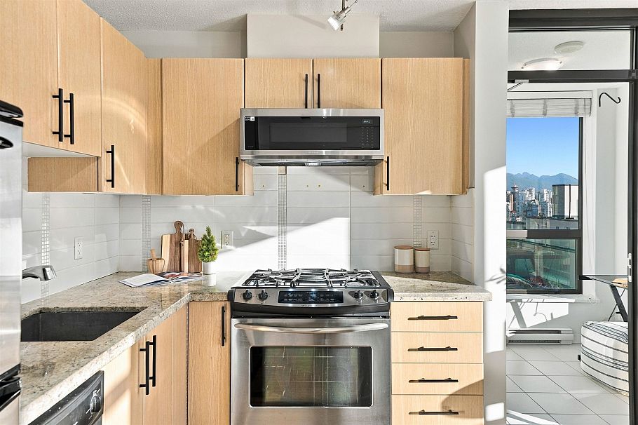 709 1068 W Broadway Vancouver, BC - 15