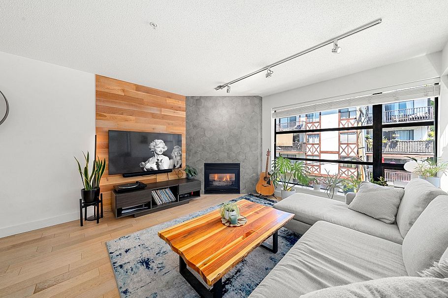 404 124 W 3rd Street North Vancouver, BC - 23